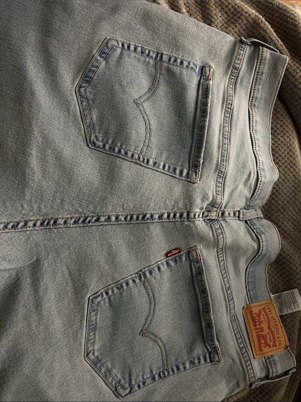 Levi's Men's Light Wash Classic Back Pocket Jeans